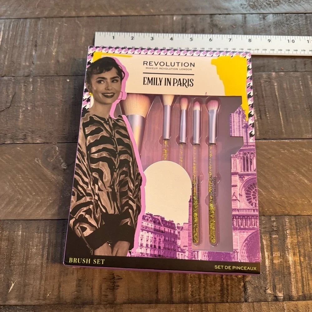 Revolution Emily In Paris Tres Chic Makeup Brush Set - 5pc Purple Gold NWT